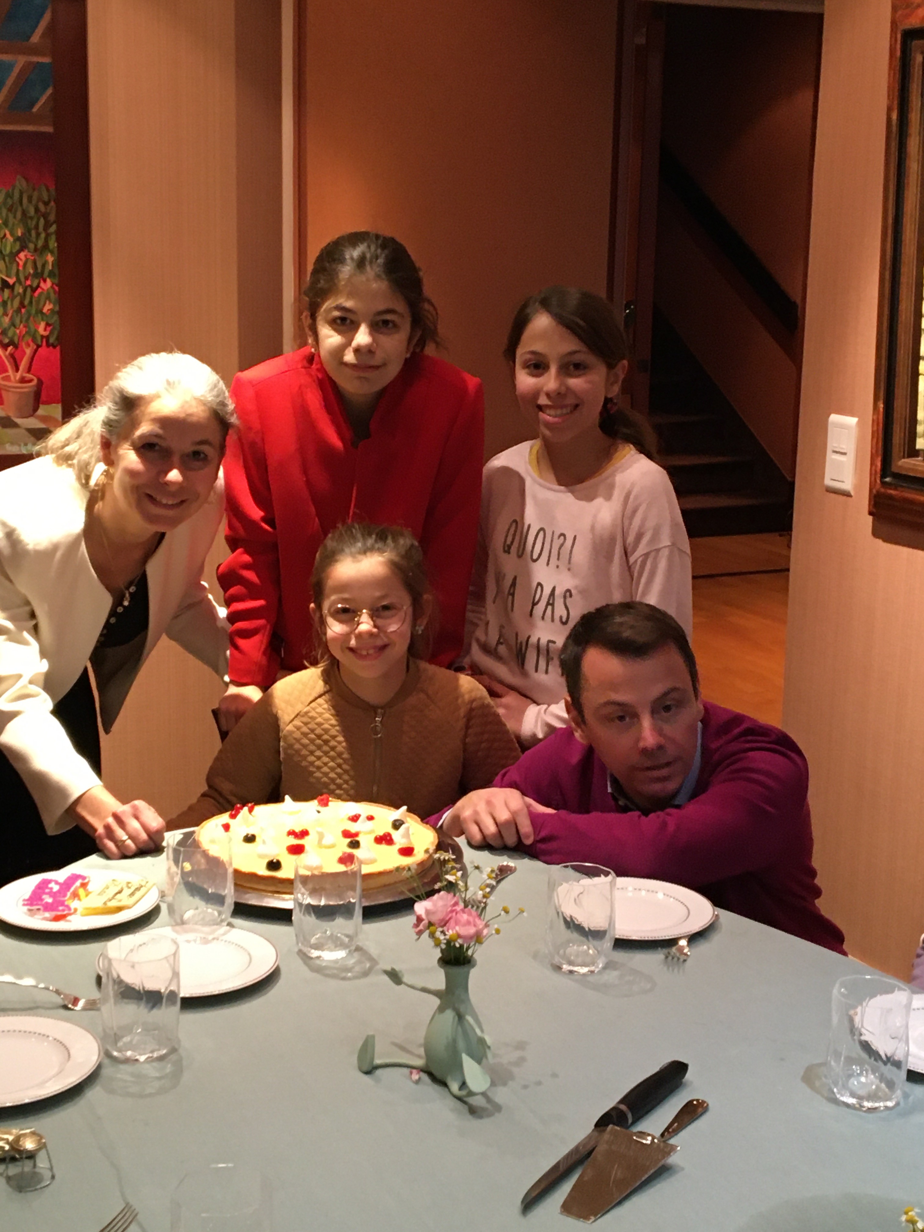 Gâteau d'anniversaire en famille